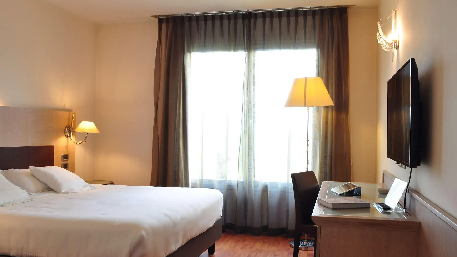 San Giorgio, Sure Hotel Collection By Best Western Forlì 4*,  Italie